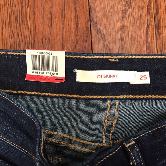 Levi’s dark wash 711 skinny jeans - NWT - Picture 3 of 4